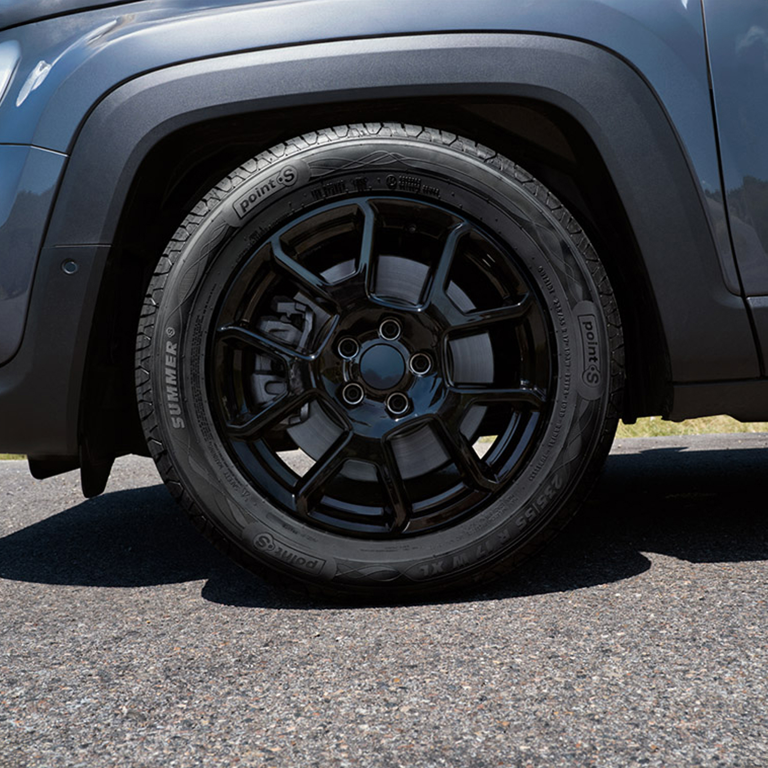 Vehicle wheel fitted with Point S tyres